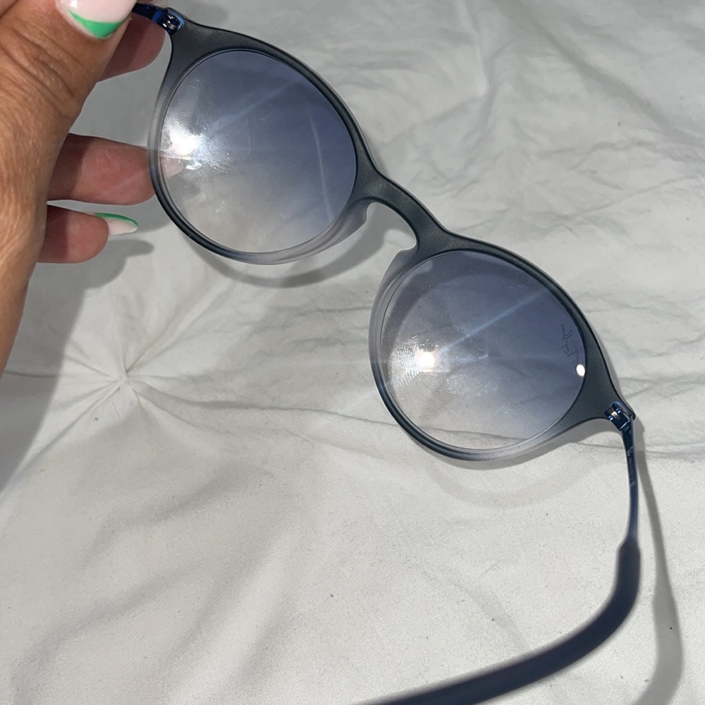 💙Sunglasses
Ray-Ban
RB-4243 - 6225/19 - Picture 9 of 15